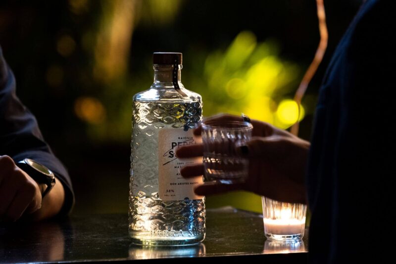 PERRA SUERTE: Un Mezcal con esencia de dualidad.